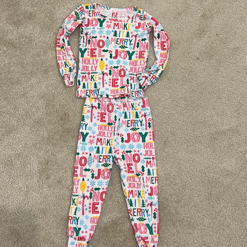 Children’s Place Christmas PJ Set- Girls Size 18-24months